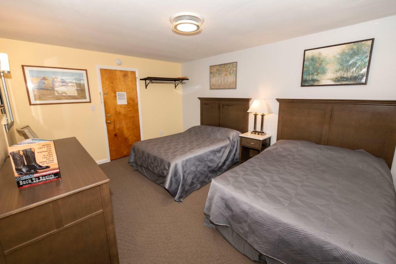Simmons And Motel 2*